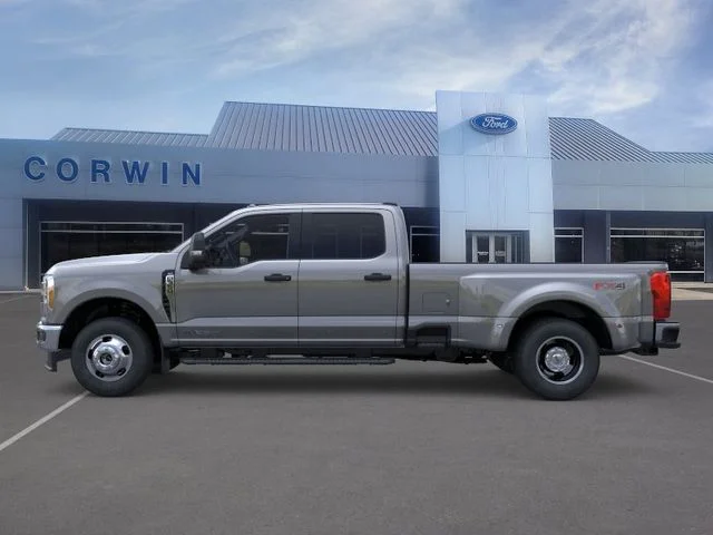 New 2026 Carbonized Gray Metallic Ford XLT image 4