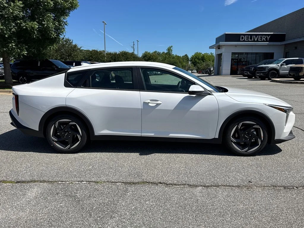 New 2026 Snow White Pearl Kia EX image 2