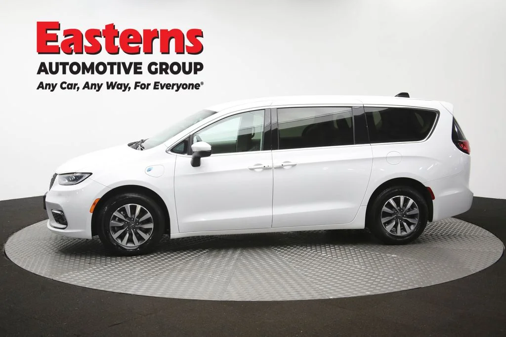 Used 2023 White Chrysler Touring L image 62