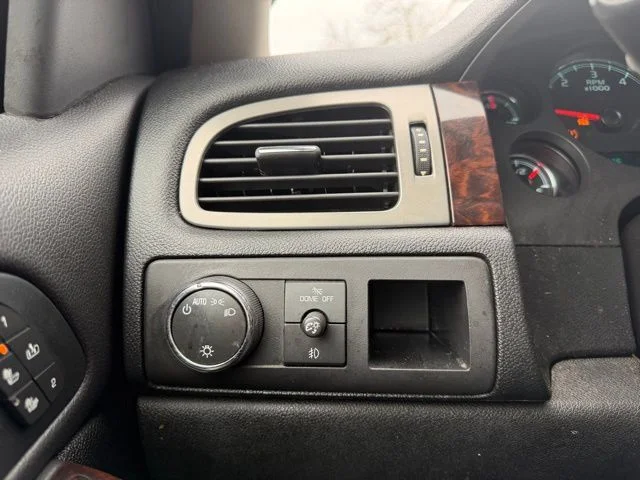 Used 2014 Silver GMC Denali image 18
