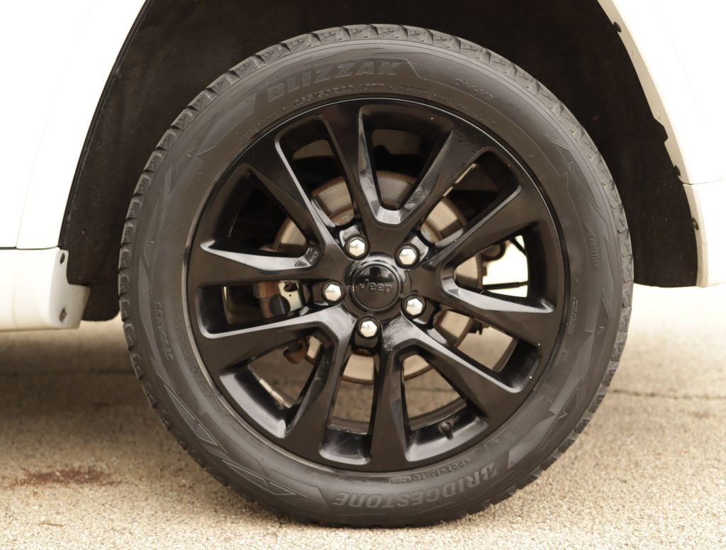 Used 2019 White Jeep Altitude 4x4 image 36