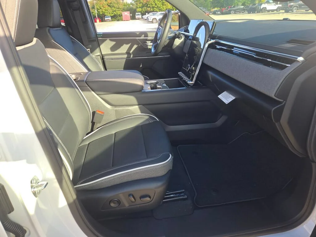 New 2026 Summit White GMC Elevation Extended Range image 5
