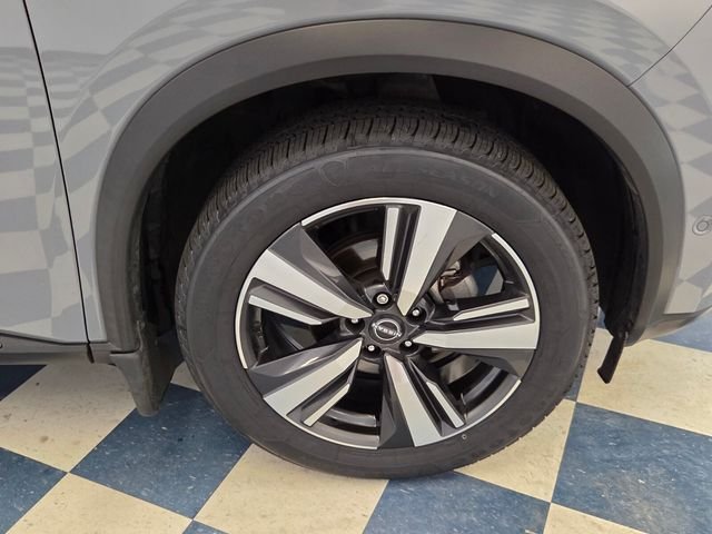 Used 2023 Gray Nissan Platinum image 10