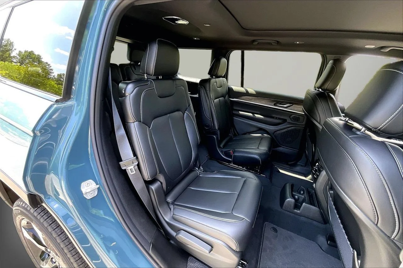 New 2026 Steel Blue Exterior Paint Jeep Limited image 19