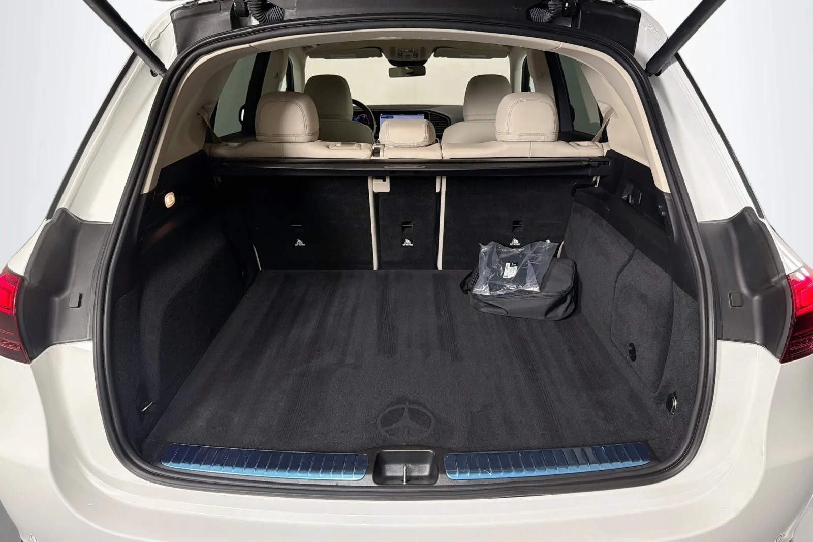 Certified Used 2024 Polar White Mercedes-Benz 450e image 23