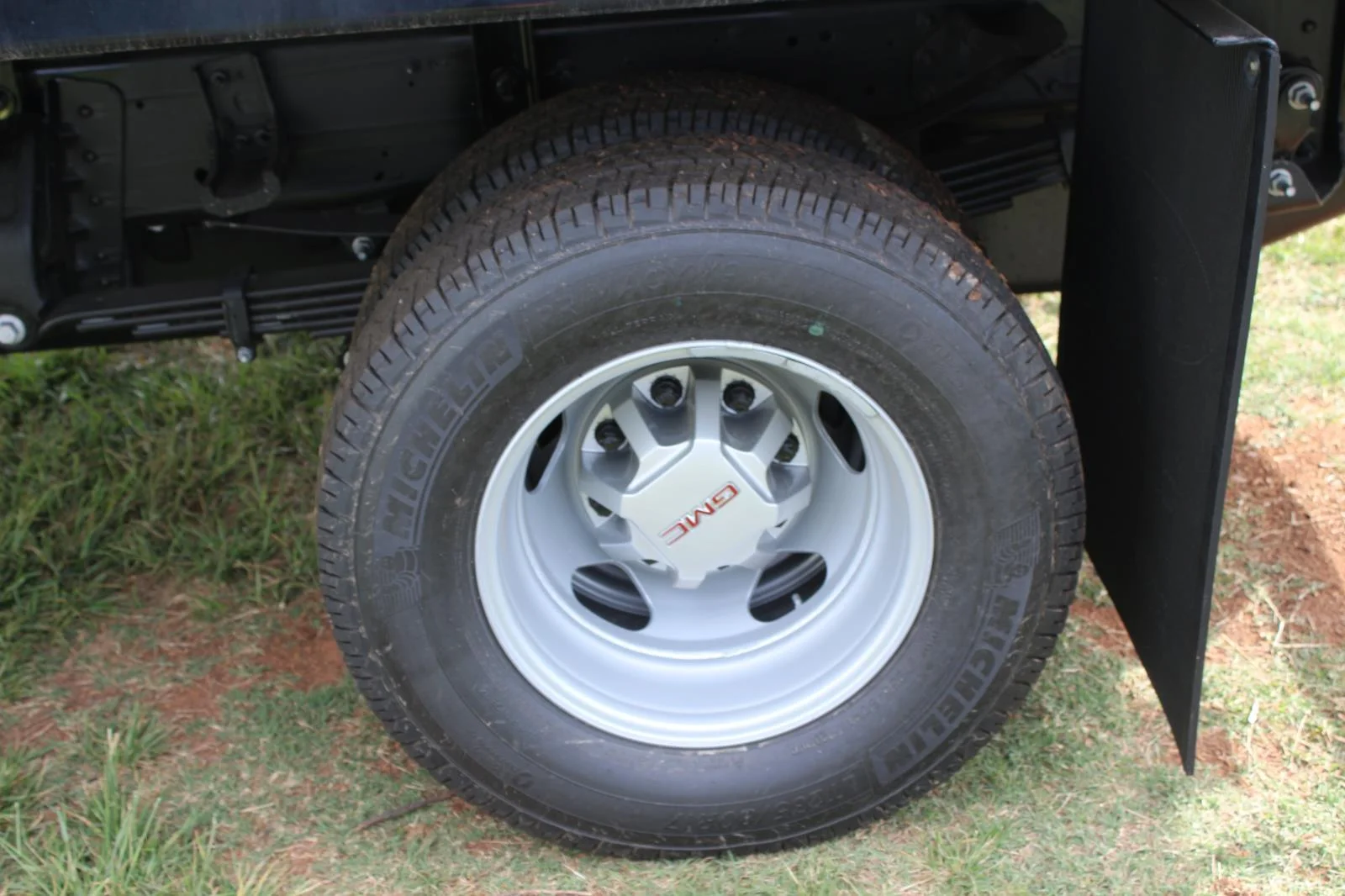 New 2026 Summit White GMC Pro image 30