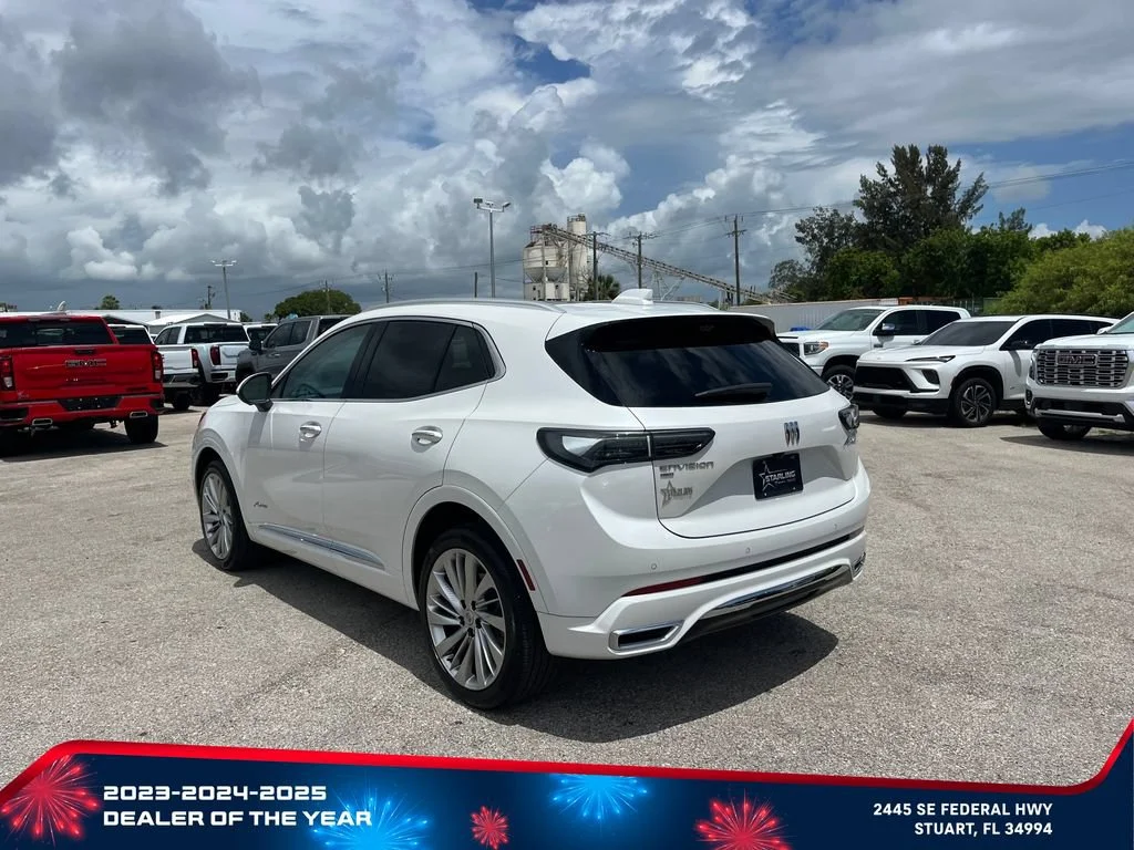 Used 2025 White Frost Tricoat Buick Avenir image 5