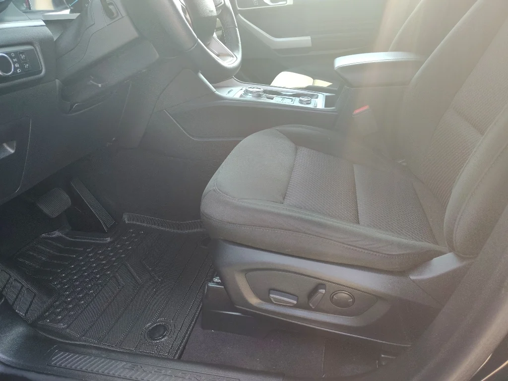 Used 2024 Agate Black Metallic Ford XLT image 11