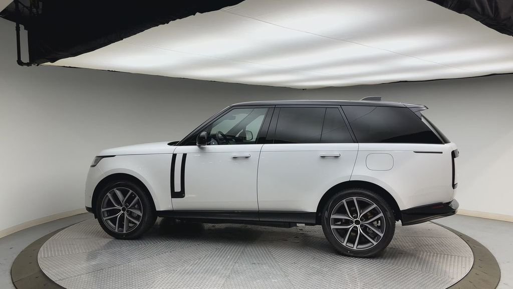 New 2026 Fuji White Land Rover SE image 5