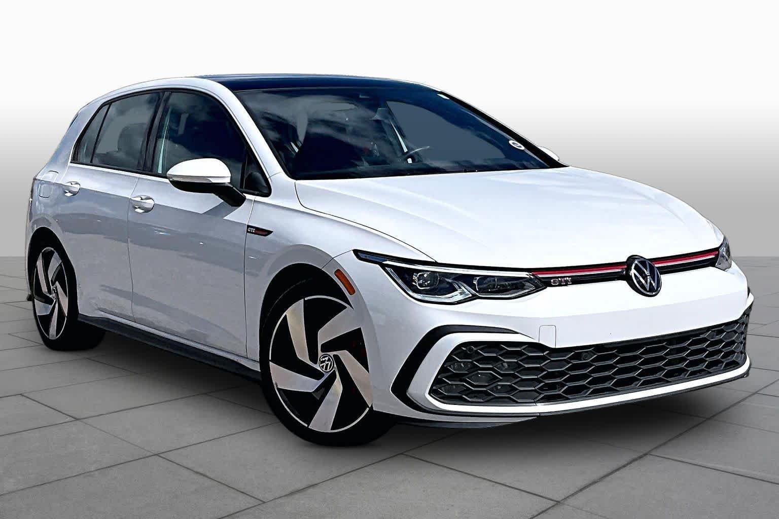 Used 2022 Oryx White Pearl Volkswagen SE image 2