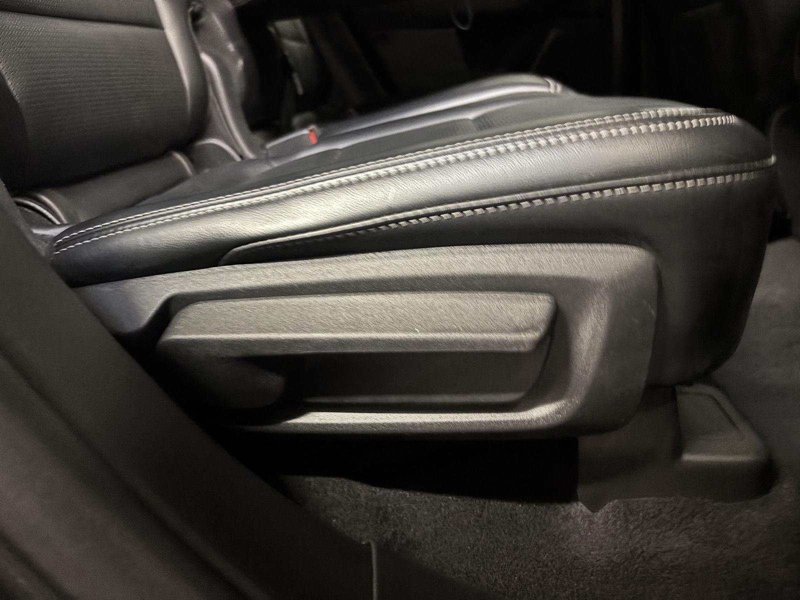 Used 2025 Carbonized Gray Metallic Ford Platinum image 33