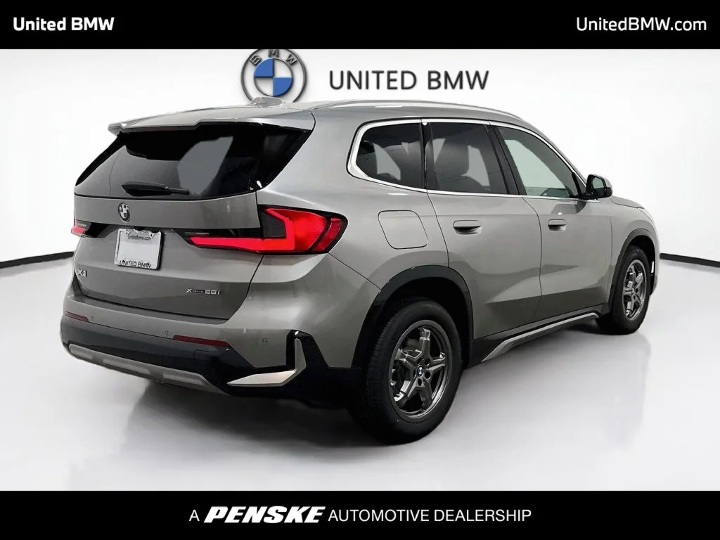 New 2027 Space Silver Metallic BMW xDrive28i image 5
