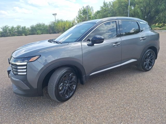 Used 2025 Gray Nissan SR image 3