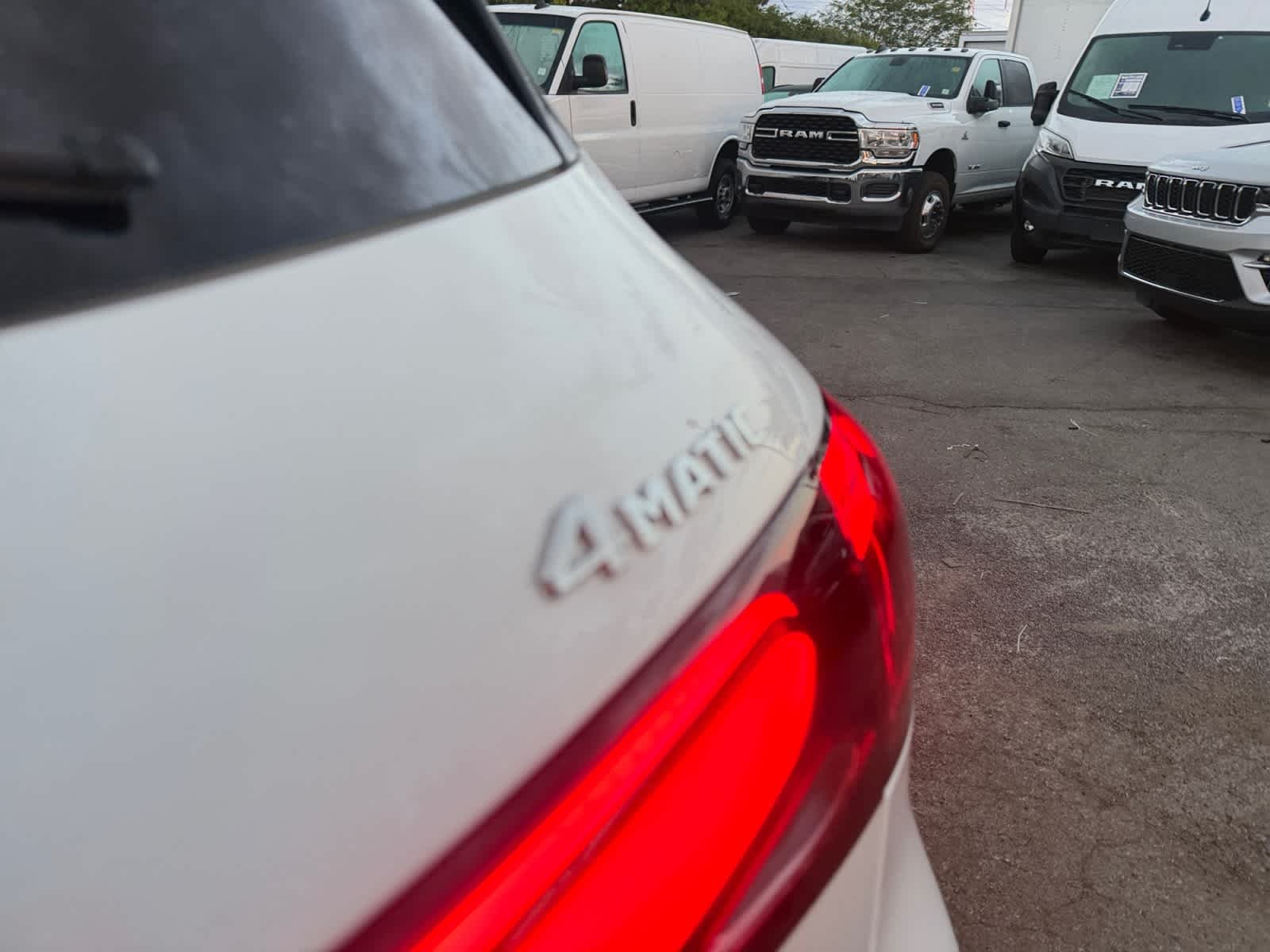 Used 2025 Polar White Mercedes-Benz GLC 300 image 25