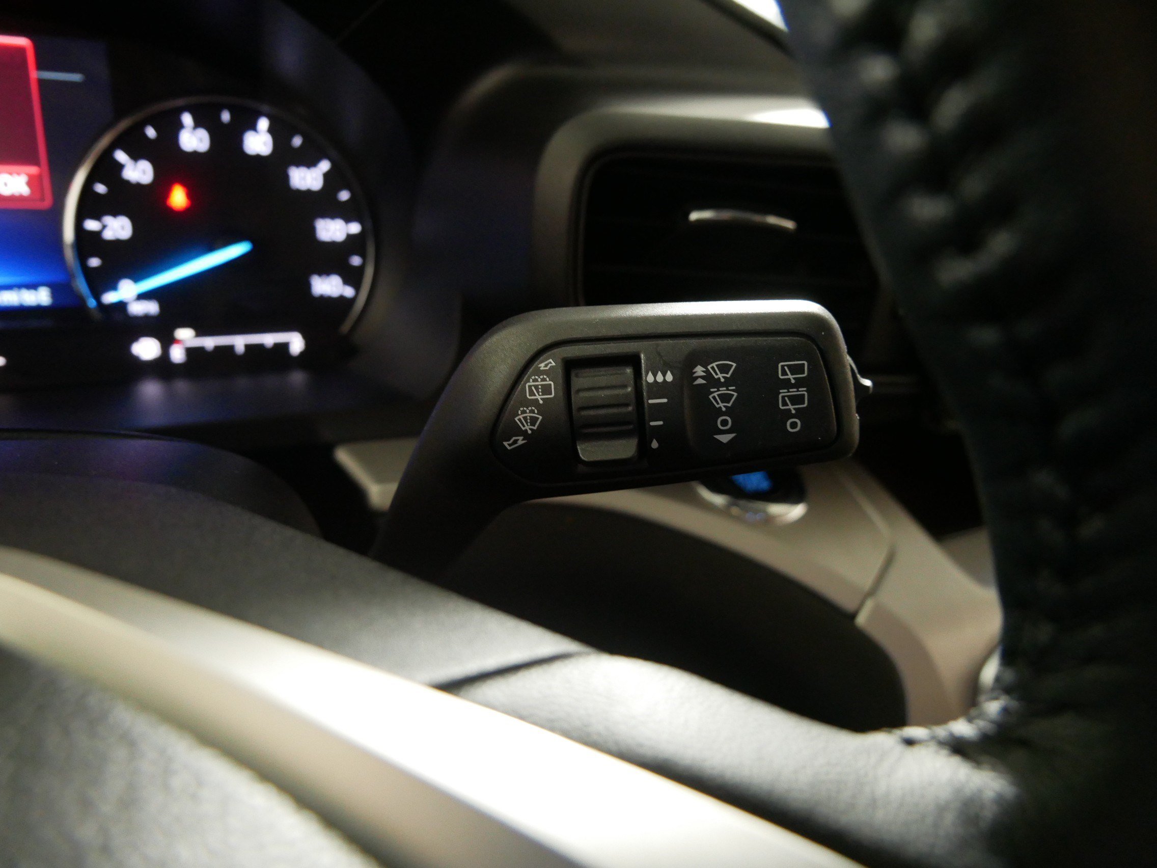 2023 Ford Explorer XLT - Photo 31