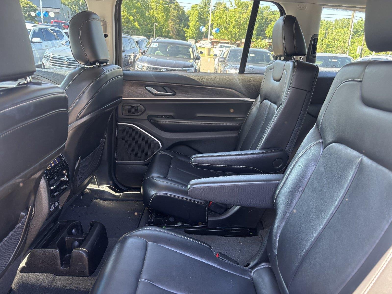 Used 2021 Diamond Black Crystal Pearlcoat Jeep Limited image 31
