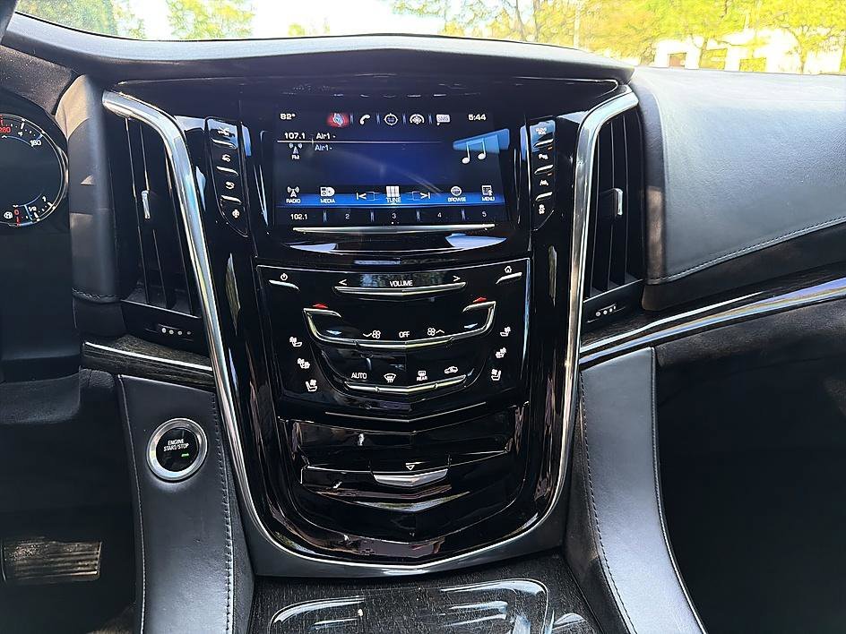 Used 2016 Crystal White Tricoat Cadillac Platinum image 16