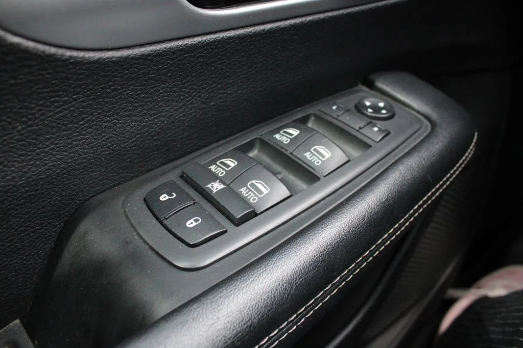 Used 2019 Black Chrysler Touring L Plus image 7