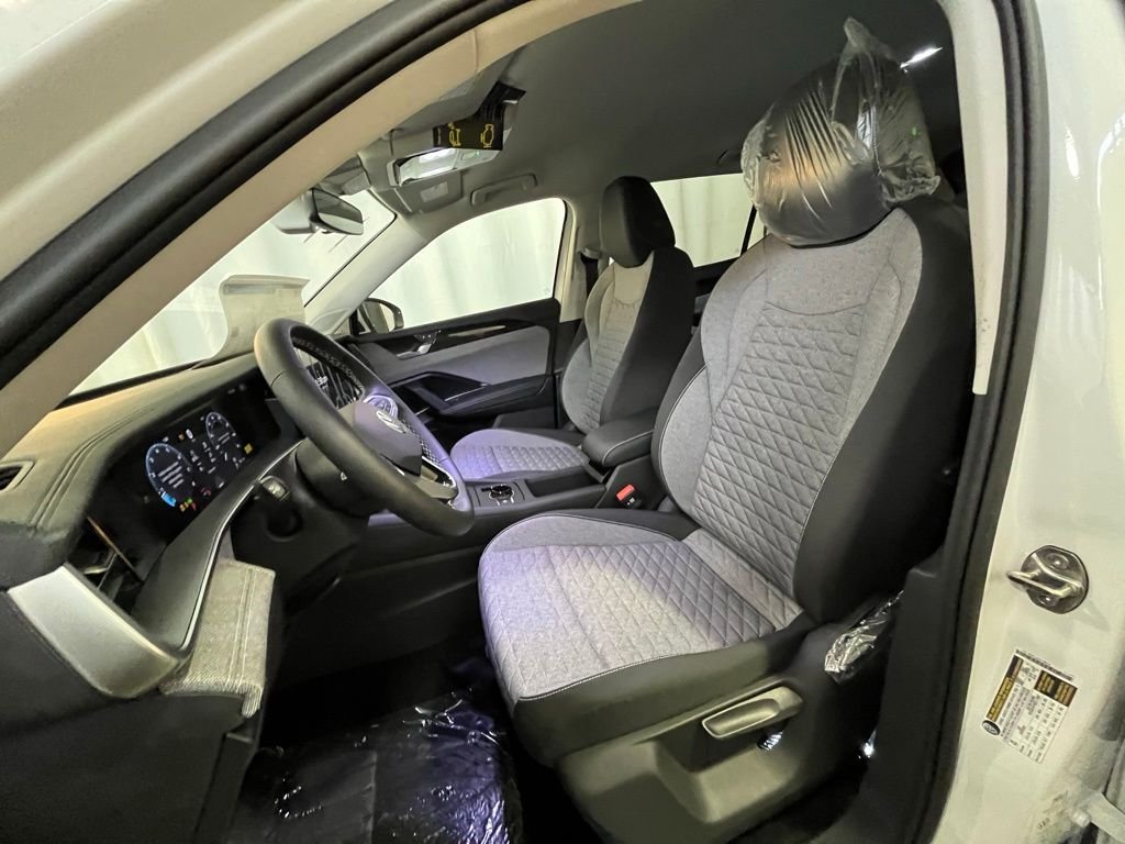 New 2026 White/off-white Volkswagen 2.0T SE image 10