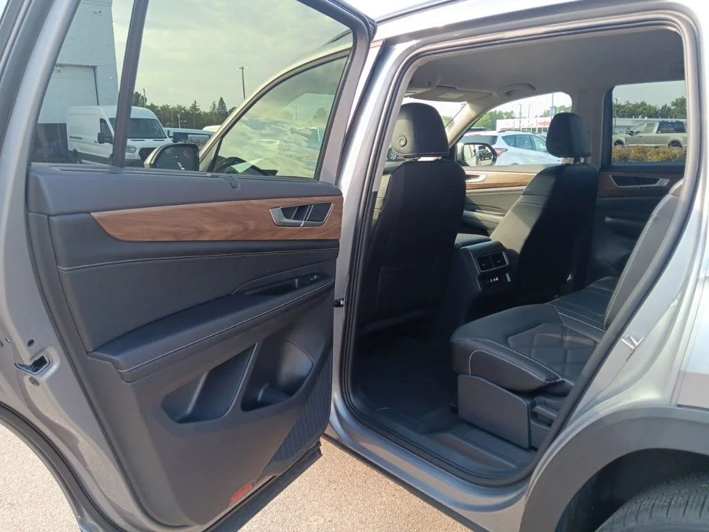 Used 2026 Black Volkswagen SE w/Technology image 28