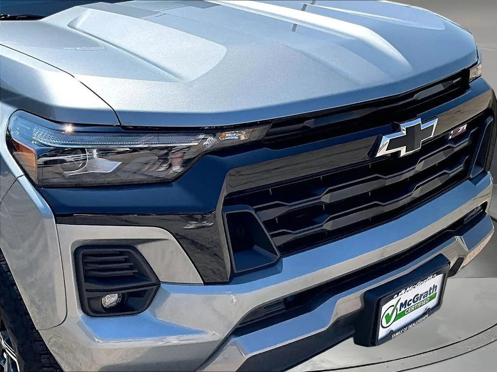 Used 2024 Gray Chevrolet Z71 image 34