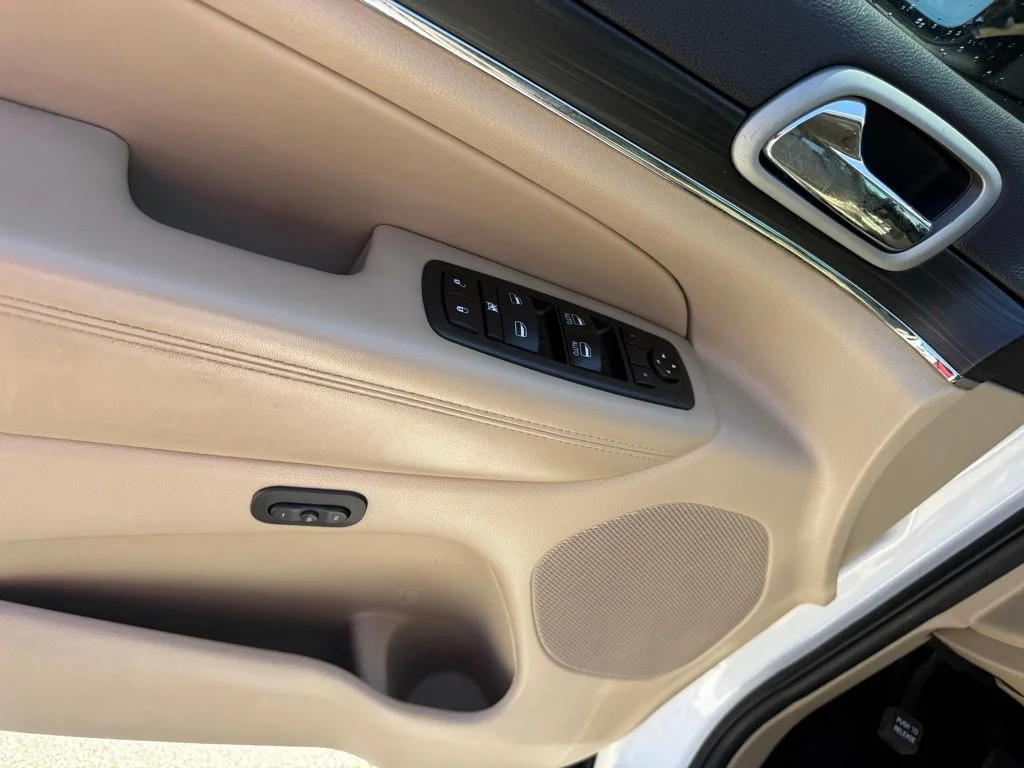 Used 2021 White Jeep Limited image 6