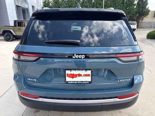 New 2027 Gray Jeep Limited image 4