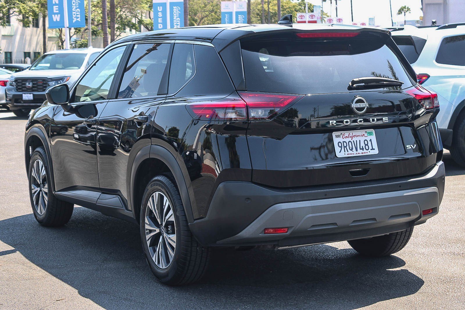 Used 2023 Super Black Nissan SV image 6