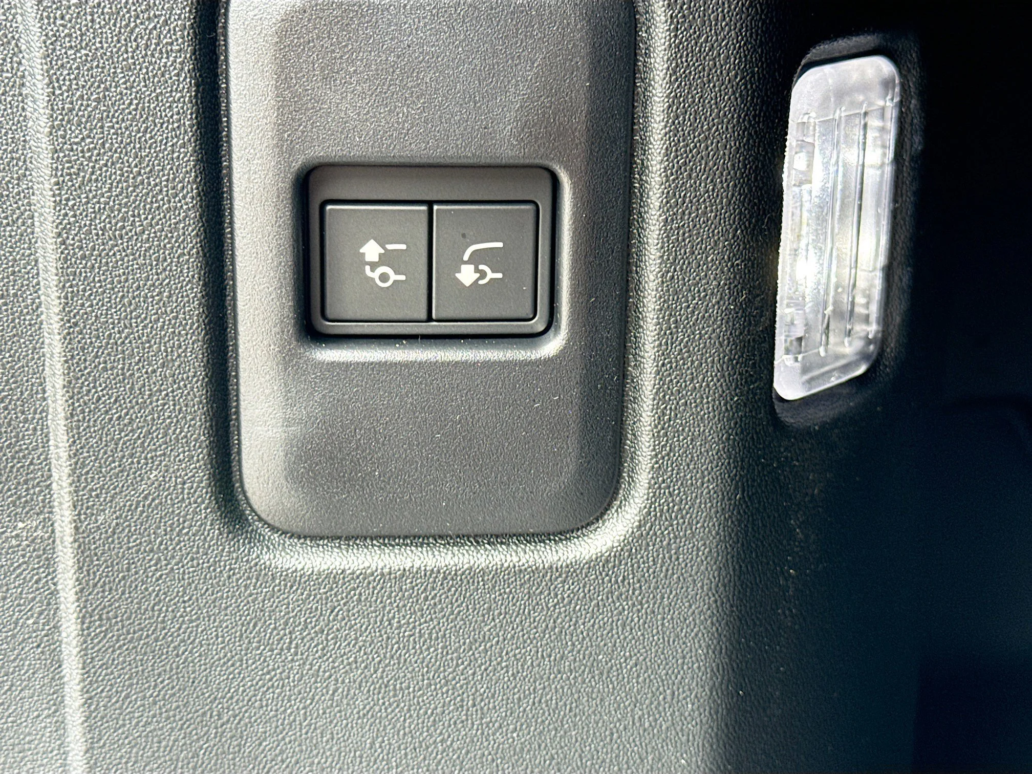 New 2026 Sargasso Blue Premium Metallic Land Rover OCTA image 12