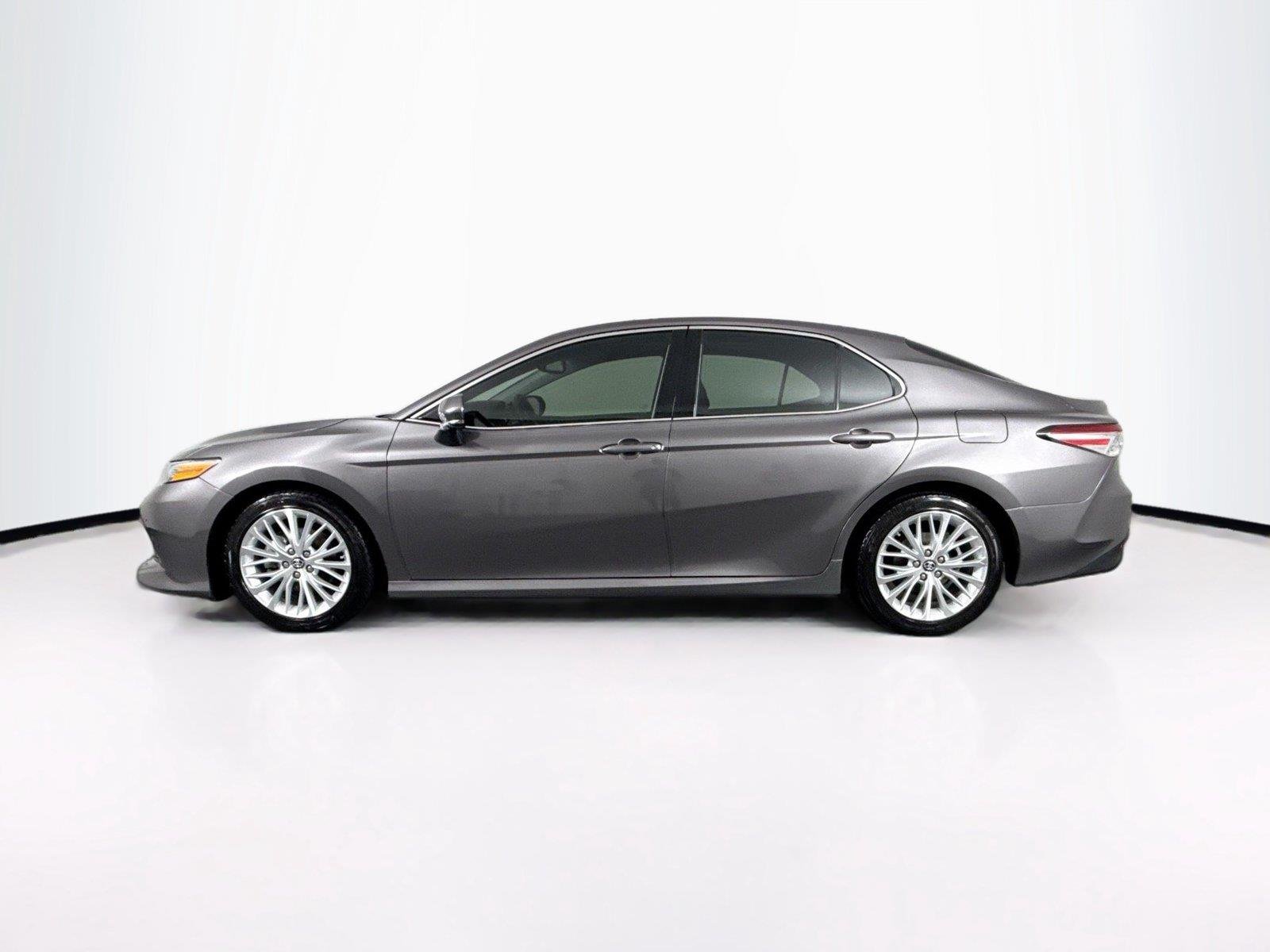 Used 2018 Predawn Gray Mica Toyota XLE image 13