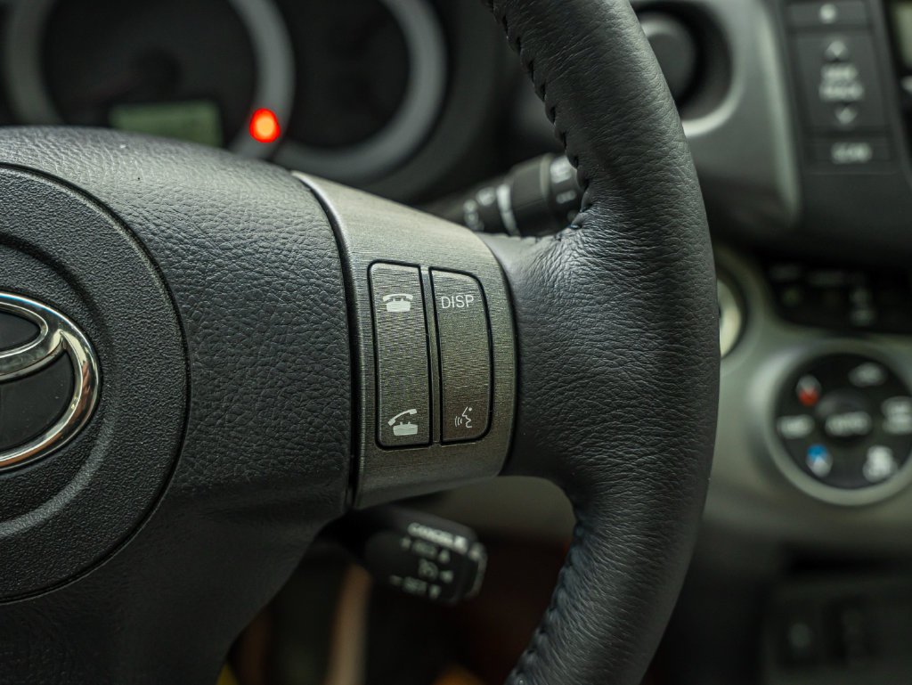Used 2011 Pacific Blue Metallic Toyota Limited image 28