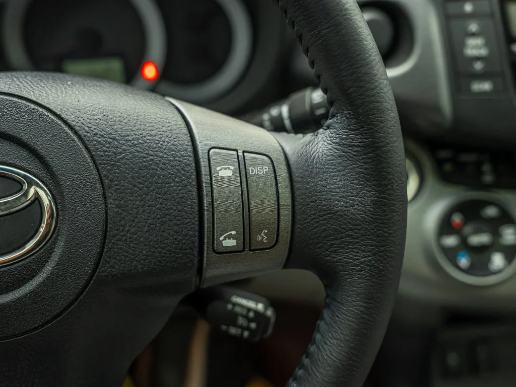 Used 2011 Pacific Blue Metallic Toyota Limited image 28