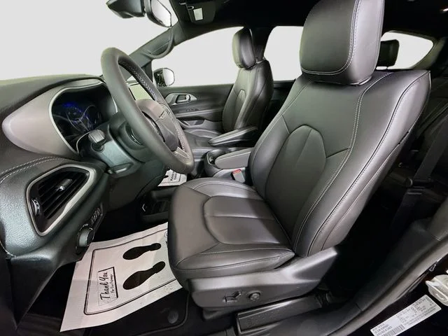 2027 Chrysler Pacifica Select - Photo 20