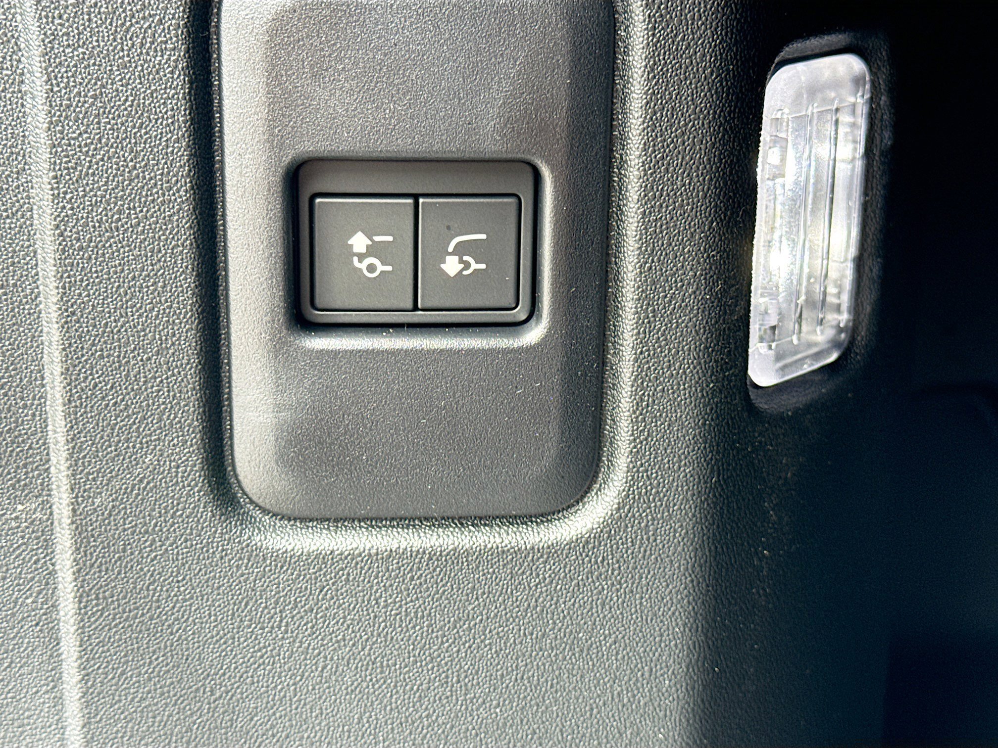 New 2026 Sargasso Blue Land Rover OCTA image 12