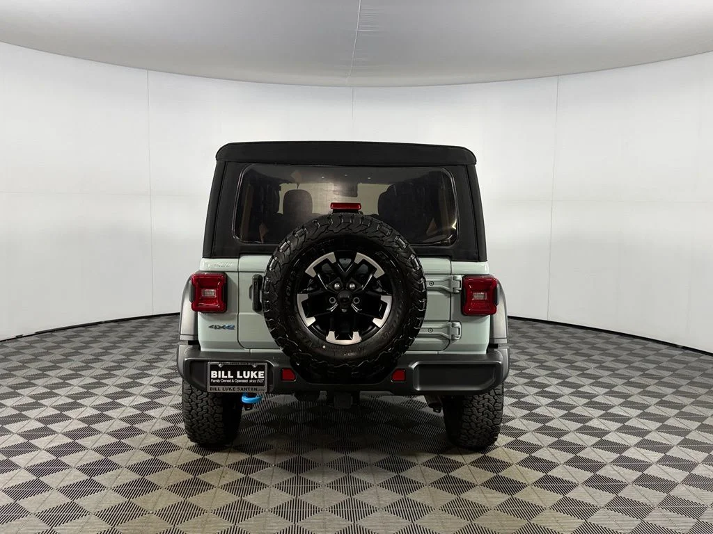 Used 2024  Jeep Rubicon 4xe image 7