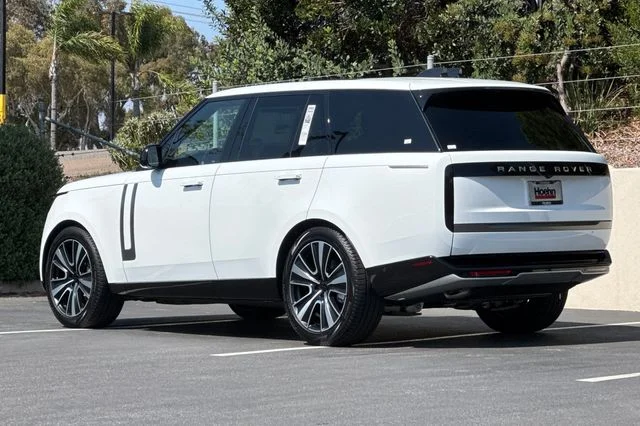 New 2026 Fuji White Land Rover SE image 3