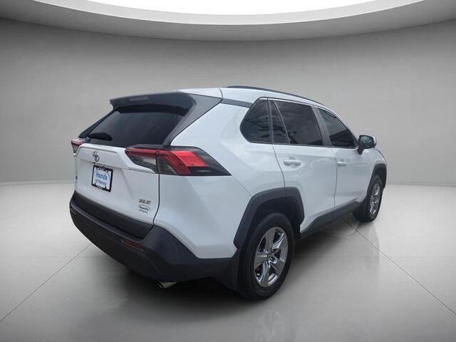 Used 2022 White Toyota XLE image 5
