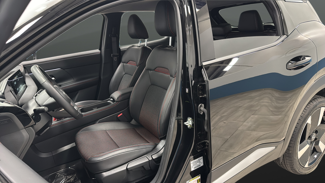 Used 2025 Super Black Nissan SR image 9