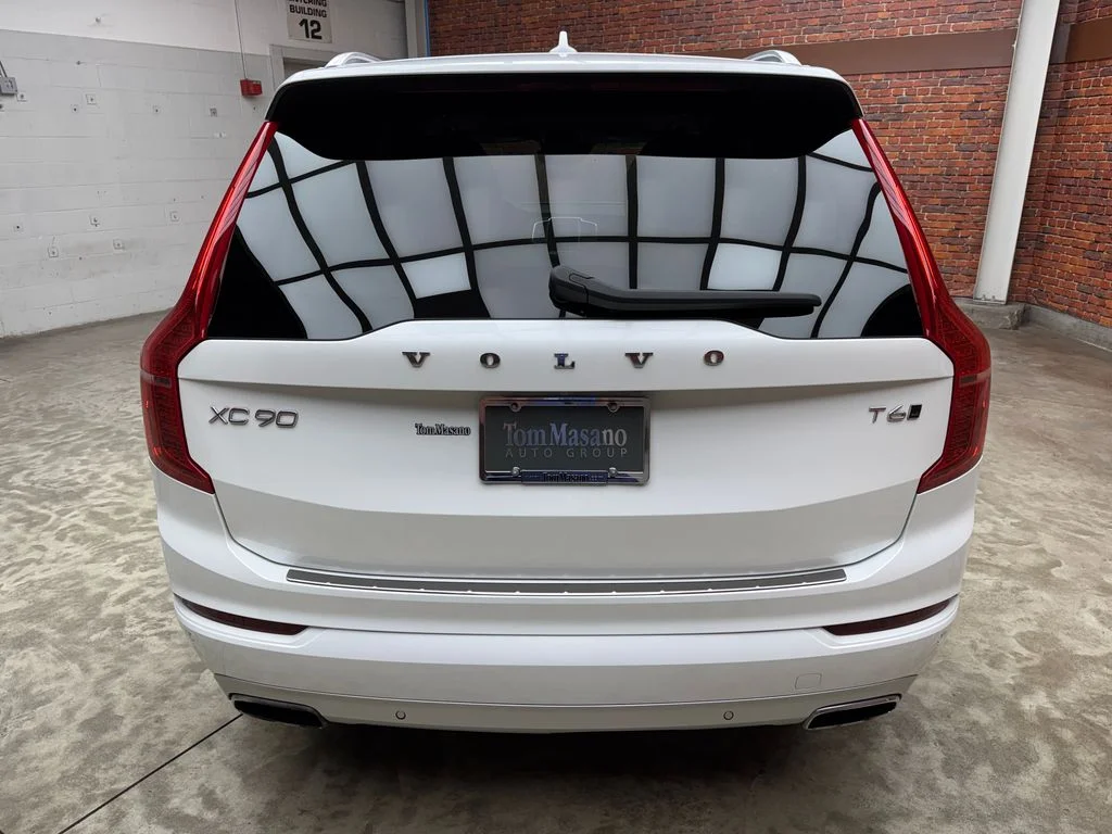 Used 2021 White Volvo T6 Momentum image 4