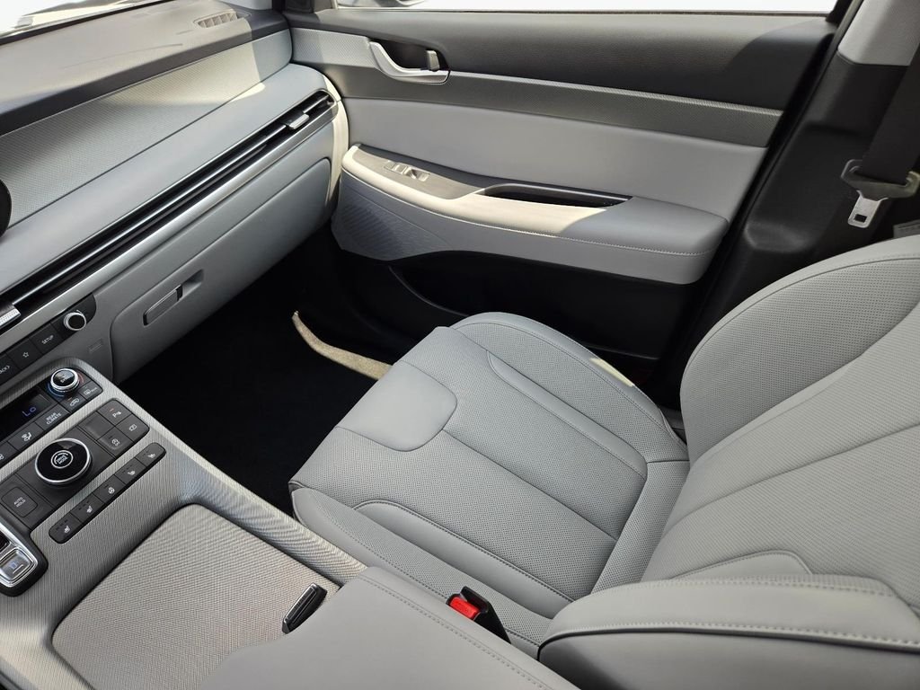 Certified Used 2025 Gray Hyundai SEL Premium image 21