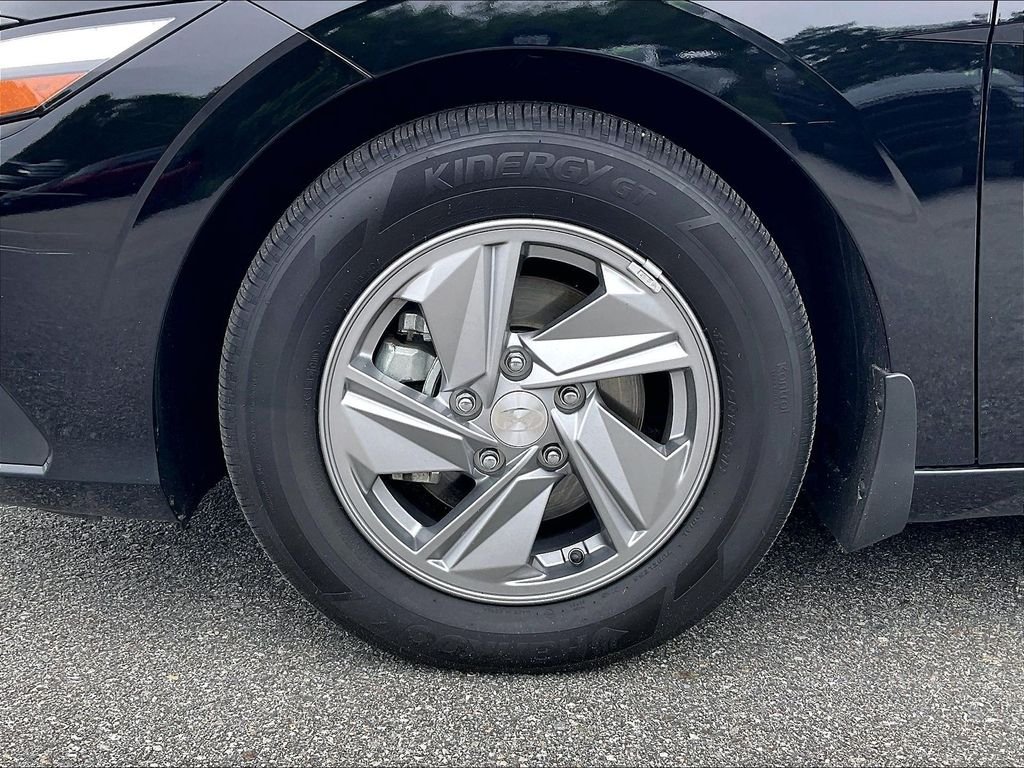 Used 2025 Abyss Black Hyundai SE image 7
