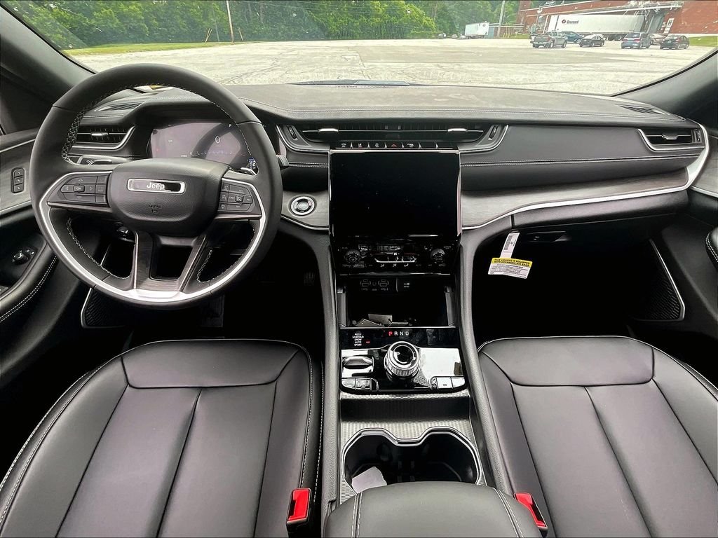 New 2024 Rocky Mountain Pearlcoat Jeep 4xe image 11