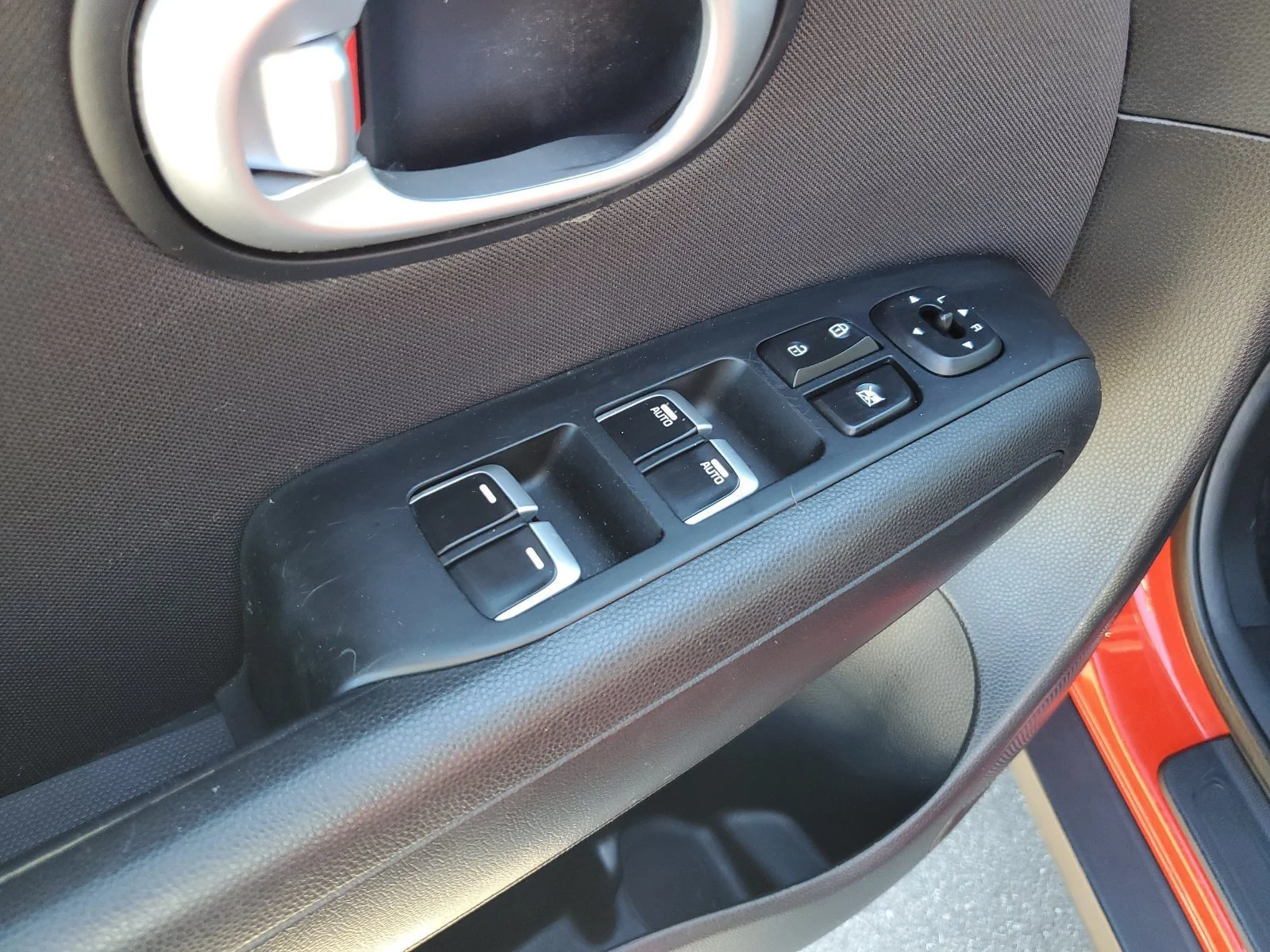 Used 2018 Red Kia Plus image 10
