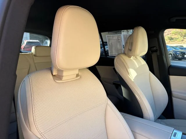 Used 2025 White Mercedes-Benz GLC 350e image 17