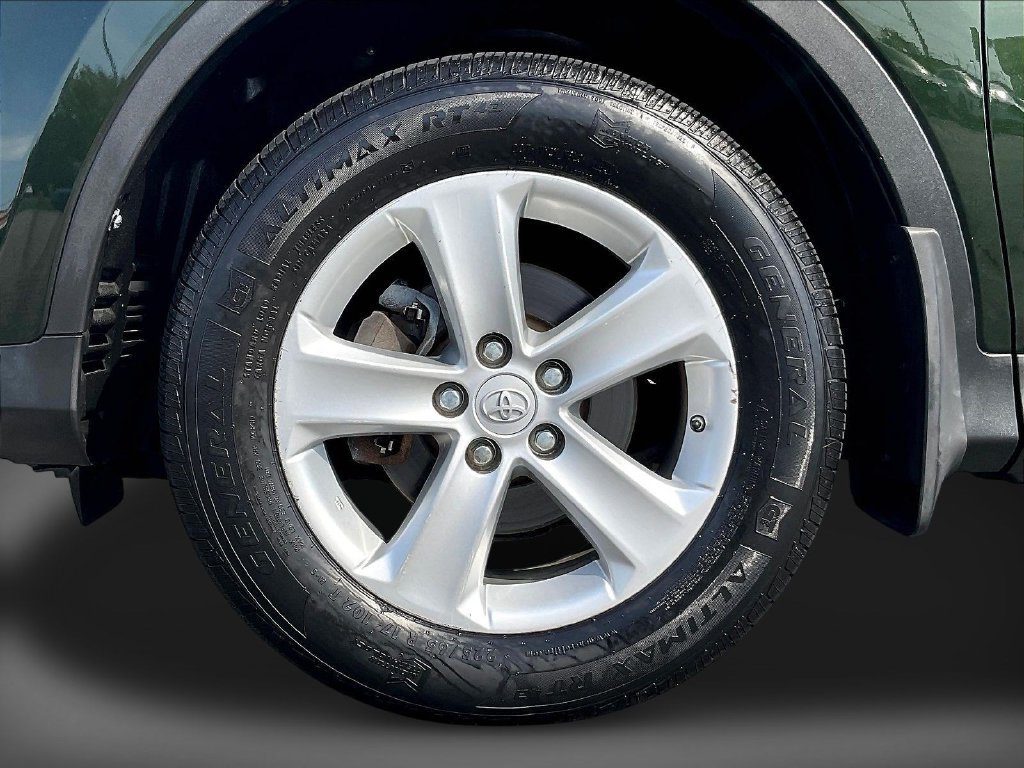Used 2013 Green Toyota XLE image 34