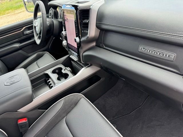 New 2026 Diamond Black Crystal Pearl-Coat Exterior Paint RAM Laramie image 26