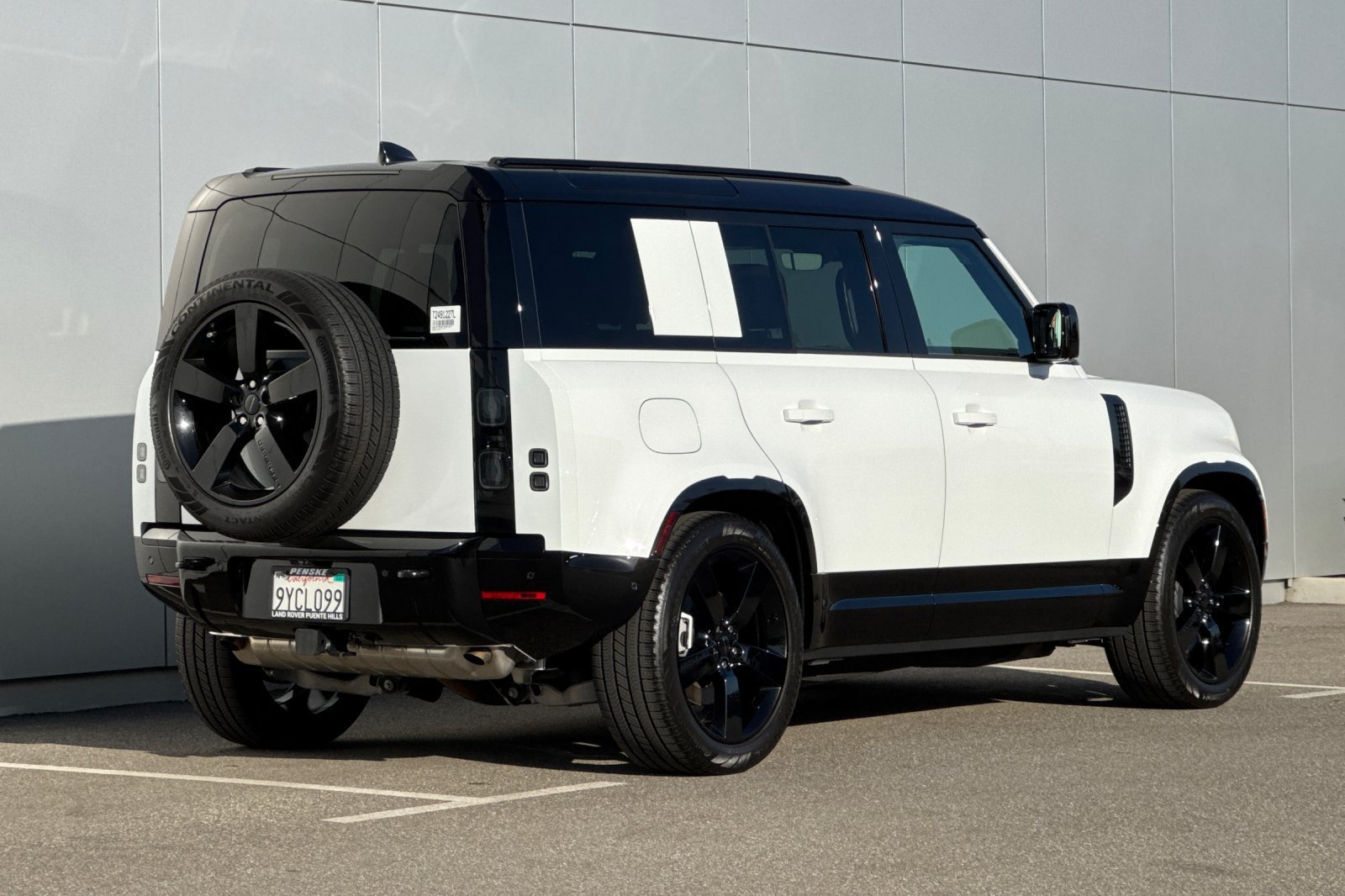 Certified Used 2026 White Land Rover X-Dynamic SE image 5