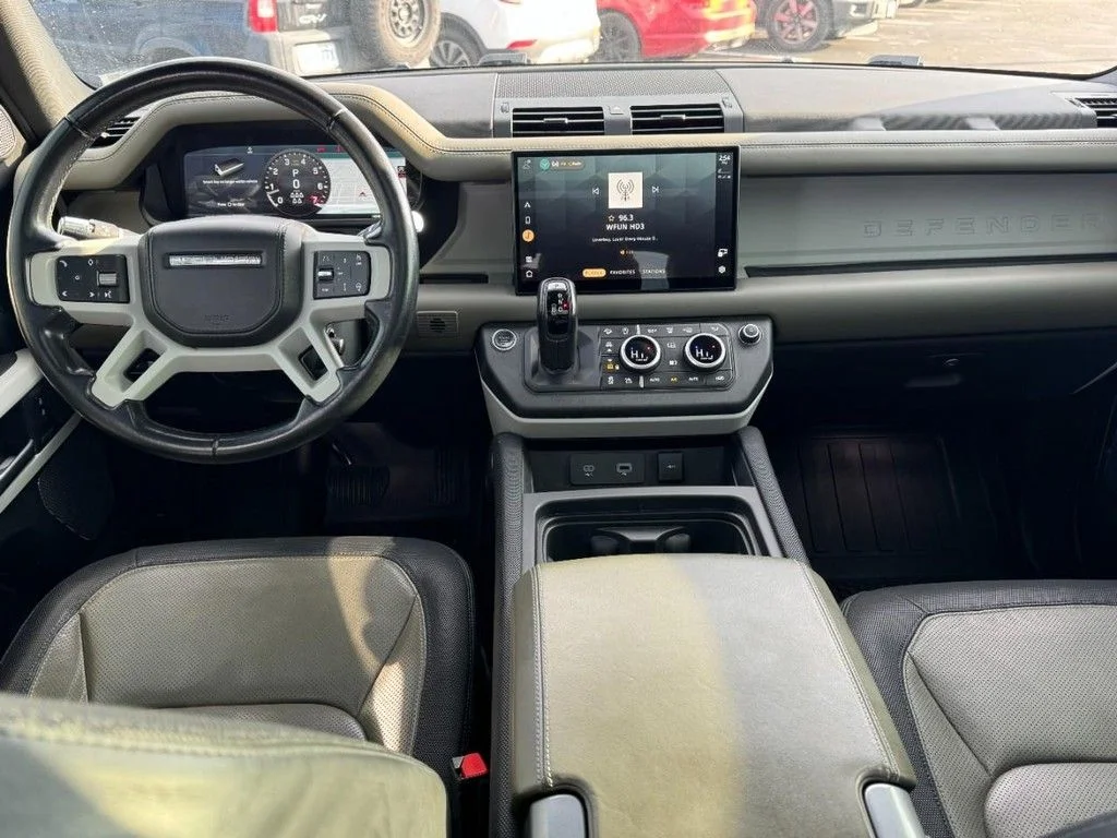 Used 2022 Green Land Rover X-Dynamic HSE image 13