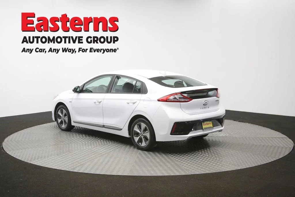 Used 2019 White Hyundai Base image 64