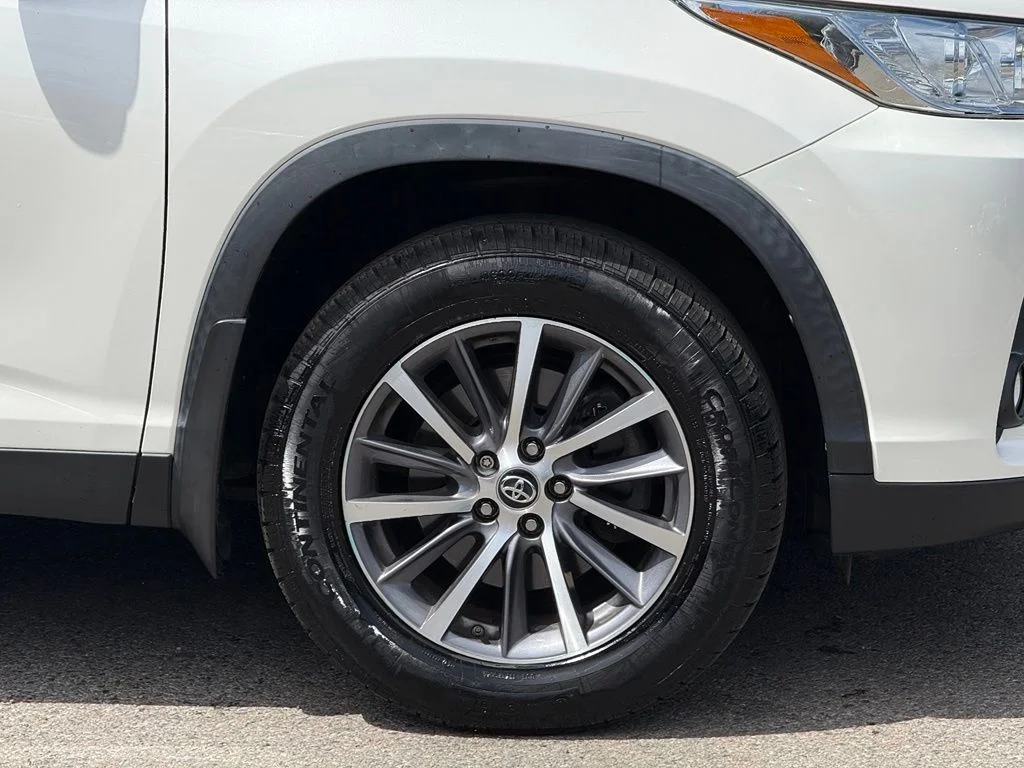 Used 2019 White Toyota XLE image 12